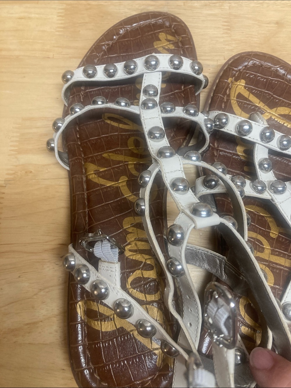 SAM EDELMAN EAVAN STUDDED GLADIATOR
SANDAL WHITE SILVER LEATHER SIZE 8.5 - Picture 8 of 12